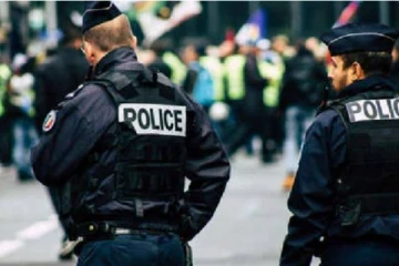 தலைமறைவான பொலிஸ்..மக்களை நாடிய பாரிஸ் காவல்துறை