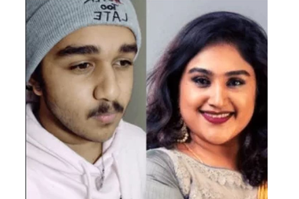 நடிகர் விஜய் மடியில் இருக்கும் இந்த குழந்தை யாருன்னு தெரியுமா? | Cinema