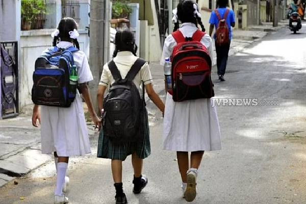 நண்பரால் பாடசாலை மாணவிக்கு நேர்ந்த கதி! | A Boy Molested A 14 Year Old Girl
