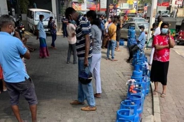 இலங்கையில் மீண்டும் இந்த அத்தியாவசிய பொருளுக்கு தட்டுப்பாடு!