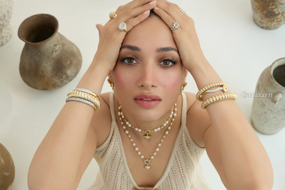 செம ஹாட் லுக்கில் தமன்னா! - லேட்டஸ்ட் ஸ்டில்கள் | Tamannaah Latest Glam Pose For Her Jewel Brand