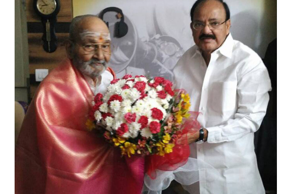 இந்திய திரையுலகை சோகக்கடலில் ஆழ்த்திய நடிகரின் மரணம் | Filmmaker K Viswanath Passed Away