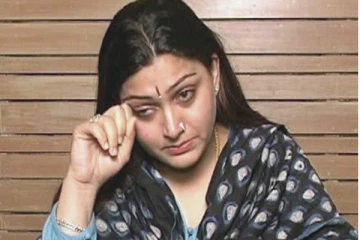 உயிருக்கு போராடும் இவருக்காக பிரார்த்தனை பண்ணுங்கள்! சோகத்தில் குஷ்பு வெளியிட்ட பதிவு