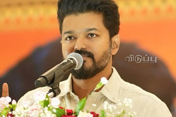 விஜய்யை தன் கட்டுப்பாட்டில் வைத்திருப்பதே இவர் தான்!! அதிர்ச்சியை கொடுத்த பத்திரிக்கையாளர்.. | Vijay Meet And Discuse Astrologers For Polics Cine