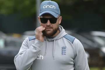 சர்ச்சையில் சிக்கியுள்ள இங்கிலாந்து பயிற்சியாளர்!