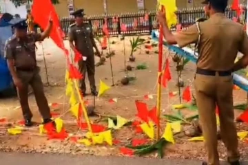 முல்லைத்தீவில் கொடிகளை கிழித்து பொலிஸார் அட்டகாசம்; மக்கள் வேதனை