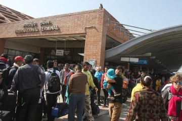 போராட்டத்தால் பற்றி எரியும் நேபாளம்; விமான நிலையம் மூடல்