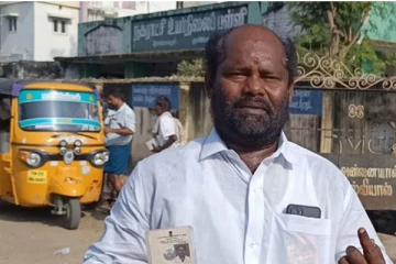 48 வயதில் முதன்முறையாக வாக்களித்த நபர்! ரஜினிக்காக காத்திருந்தாராம்