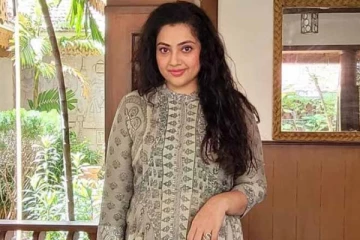 நடிகை மீனாவின் அழகிய சிறு வயது புகைப்படங்கள்..