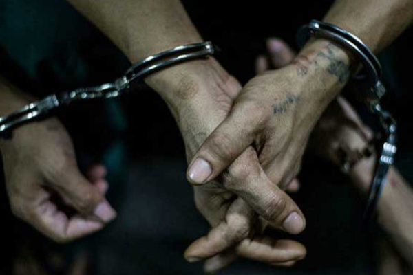 மன்னார் கடற்பரப்பில் தொழிலதிபர் உட்பட நான்கு பேர் கைது | Arrested Businessman From Rameswaram To Mannar