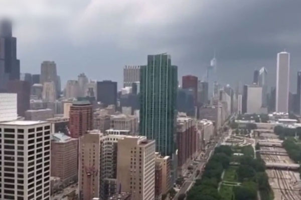 சிகாகோவை தாக்கிய சூறாவளியால் விமான சேவைகள் பாதிப்பு | Hurricanes Hit Chicago Disrupting Flight Services