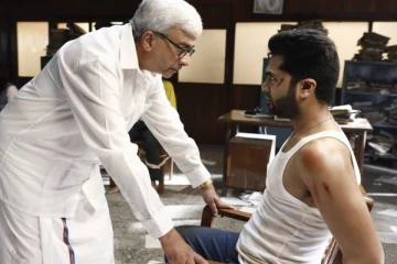 ஆமா தலைவரே! நல்லவேல என் பொண்ணாட்டி தப்பிச்சிட்டா!