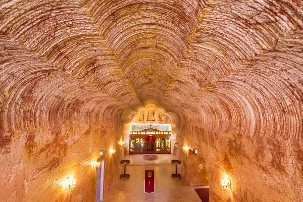 கதையல்ல.. பூமிக்கடியில் ஆடம்பரமாக வாழும் மக்கள் - ஓர் வினோத நகரம்! | Australia Underground City Cooper Bedy Biography