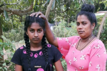 දියණිය වන අලියාගෙන බේරා ගැනීමට මාරාන්තික සටනක් කල දිරිය මව..