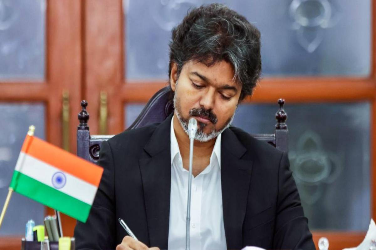 சிறுமிகள் பாலியல் வழக்கு ; ‘ஜெம்’ வீரமணியிடம் தீவிர விசாரணை ; முதலமைச்சர் விஜய் அதிரடி உத்தரவு | Sexual Assault Case Vijay Issues Stern Directive சிறுமிகள் பாலியல் வழக்கு ; ‘ஜெம்’ வீரமணியிடம் தீவிர விசாரணை ; முதலமைச்சர் விஜய் அதிரடி உத்தரவு | Sexual Assault Case Vijay Issues Stern Directive