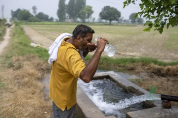 ජල මූලාශ්‍රයකින් ජලය ගද්දි මතුපිටින් ගන්න කියන්නේ ඇයි?