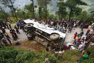 நேபாளத்தில் ஏற்பட்ட பஸ் விபத்தில் குழந்தைகள் உள்பட 14 பேருக்கு நேர்ந்த கதி