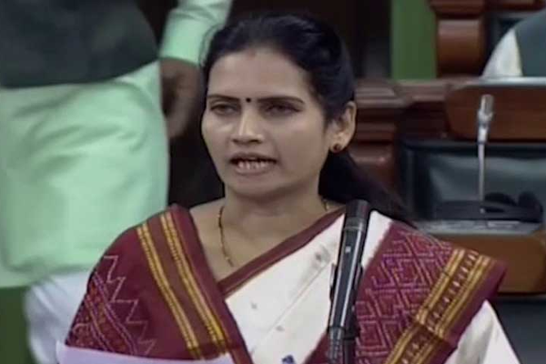 இதுவரை கொரோனா தடுப்பூசி போட்ட 946 பேர் மரணம் - அரசின் அறிவிப்பால் அதிர்ச்சி | 946 Died After Taking Covid Vaccines