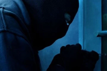 இலங்கையின் முன்னாள் கிரிக்கெட் வீரரின் வீட்டில் திருட்டு