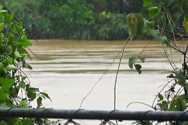மிக உயர்ந்த மட்டத்தை எட்டிய நீர்மட்டம் - பொது மக்களுக்கு முக்கிய அறிவிப்பு | Water Level Rises On Kelani River