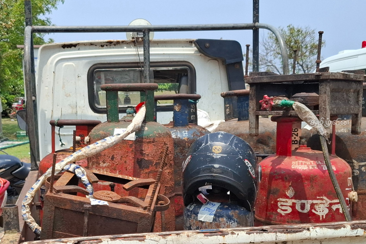 யாழில் இந்தியப் படகுப் பொருட்கள் பகிரங்க ஏல விற்பனை | Public Auction Sale Indian Boat Products In Jaffna