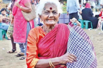 வயிற்று பிழைப்புக்காக கர்சீப் வித்த ரங்கம்மாள் பாட்டியா இது? எப்படி இருக்கார் தெரியுமா? அரிய புகைப்படம்