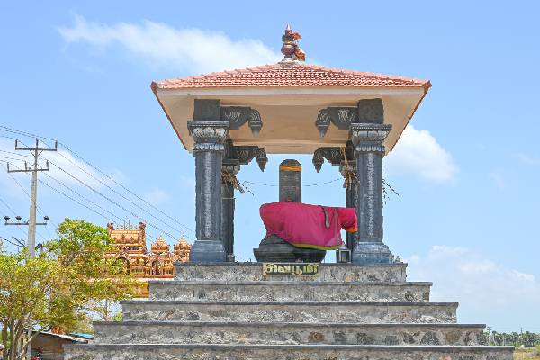 நல்லூர் வரவேற்பு வளைவில் பறக்கும் சேவல் கொடி (படங்கள்) | Rooster Flag At Nallur Welcome Ramp