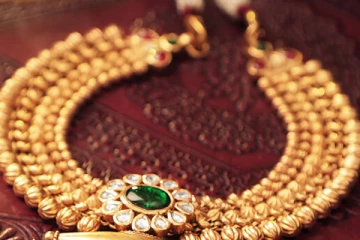 தீபாவளியையொட்டி இறங்கிய தங்கம் விலை - மக்களே இதுதான் சரியான நேரம்!