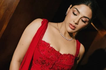 சிகப்புநிற ஆடையில் மயக்கும் நடிகை சம்யுக்தா!! ரீசெண்ட் புகைப்படங்கள்..