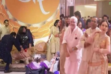 நிச்சயதார்த்த மோதிரத்துடன் வந்த அம்பானி வீட்டு நாய்! குத்தாட்டம் போட்ட நீட்டா அம்பானி: அழகிய வீடியோ