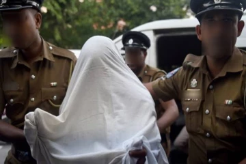 யாழில் வீடொன்றுக்குள் சிக்கிய பெண்; பொலிஸ் சோதனையில் பகீர்