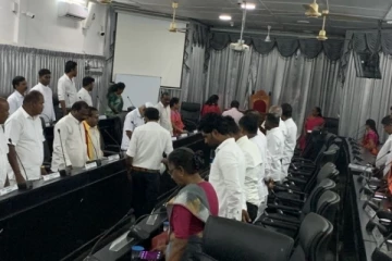 தேவை இல்லாமல் மூக்கை நுழைத்த துணை முதல்வர் ; இரவு 07 மணி வரை நீடித்த யாழ் மாநகர சபை அமர்வு