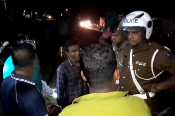 யாழ்ப்பாணம் இணுவிலில் தொடருந்துடன் மோதியது வான் : தந்தை , மகள் ஸ்தலத்தில் பலி