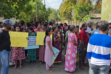 கிண்ணியாவில் மயானப் பிரச்சினையை முன்வைத்து பொதுமக்கள் போராட்டம்!