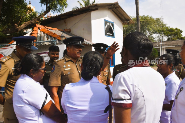 மன்னாரில் தொடரும் நகை அபகரிப்பு: பாதுகாப்பை உறுதிப்படுத்த கோரி கவனயீர்ப்பு போராட்டம் | Jewelry Heist Continues In Mannar