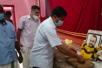 கோவிட் தொற்றினால் உயிரிழந்த வைத்தியருக்கு வவுனியாவில் அஞ்சலி