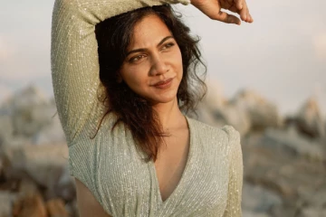 இதுவரை இல்லாத கிளாமர்.. நடிகை மடோனா செபஸ்டியன் புகைப்படங்களை பாருங்க