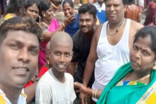 பரிதாப நிலைக்கு தள்ளப்பட்ட வடிவேல் பாலாஜியின் குடும்பம் - பேச முடியாமல் கண்ணீருடன் கலங்கிய மனைவி | Vadivel Balaji S Family Is Struggling To Get Food