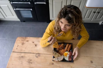 காலையில் ஒருபோதும் இந்த உணவுகளை சாப்பிடாதீர்கள்! மீறினால் ஏற்படும் விளைவுகள் இவைதான்