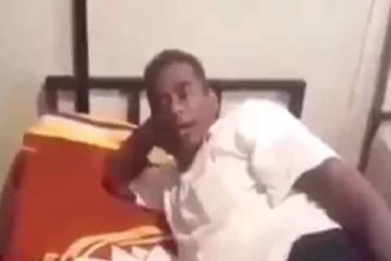 முன்னாள் ஜனாதிபதியின் கொடியை படுக்கை விரிப்பாக பயன்படுத்திய நபர் கைது