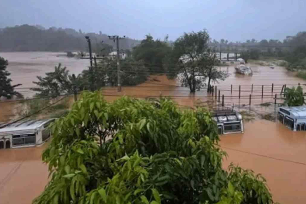 சீரற்ற வானிலையால் மூடப்பட்டிருந்த 159 பிரதான வீதிகள் மீண்டும் திறப்பு! | 159 Main Roads That Were Closed Reopened