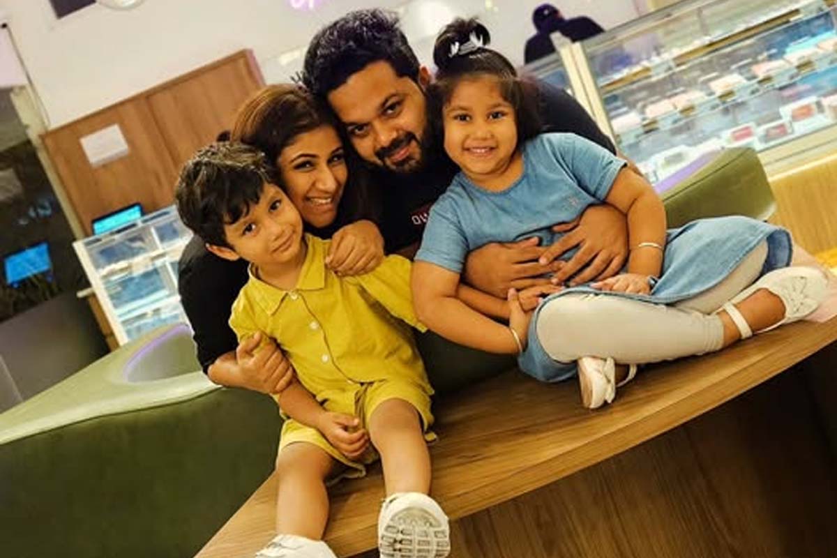 பாசத்தில் ஆல்யா மானசாவையே மிஞ்சிய மகள்... இந்த வயதில் வாங்கிய பட்டத்தைப் பாருங்க | Alya Manasa Daughter Aila Brother Bond Viral Video