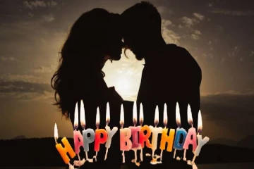 கள்ளக்காதலனுடன் பிறந்தநாள் கொண்டாட்டம் ; கணவனை கண்டு தப்பியோடிய மனைவி