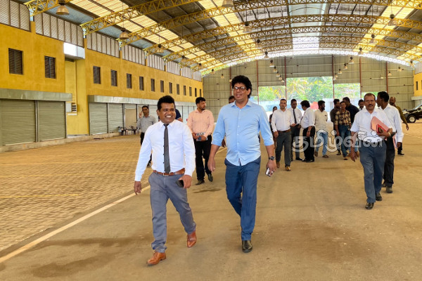 வவுனியா பொருளாதார மத்திய நிலையத்தை பார்வையிட்ட அமைச்சர் வசந்த சமரசிங்க! | Wasantha Samarasinghe Visited Vavuniya