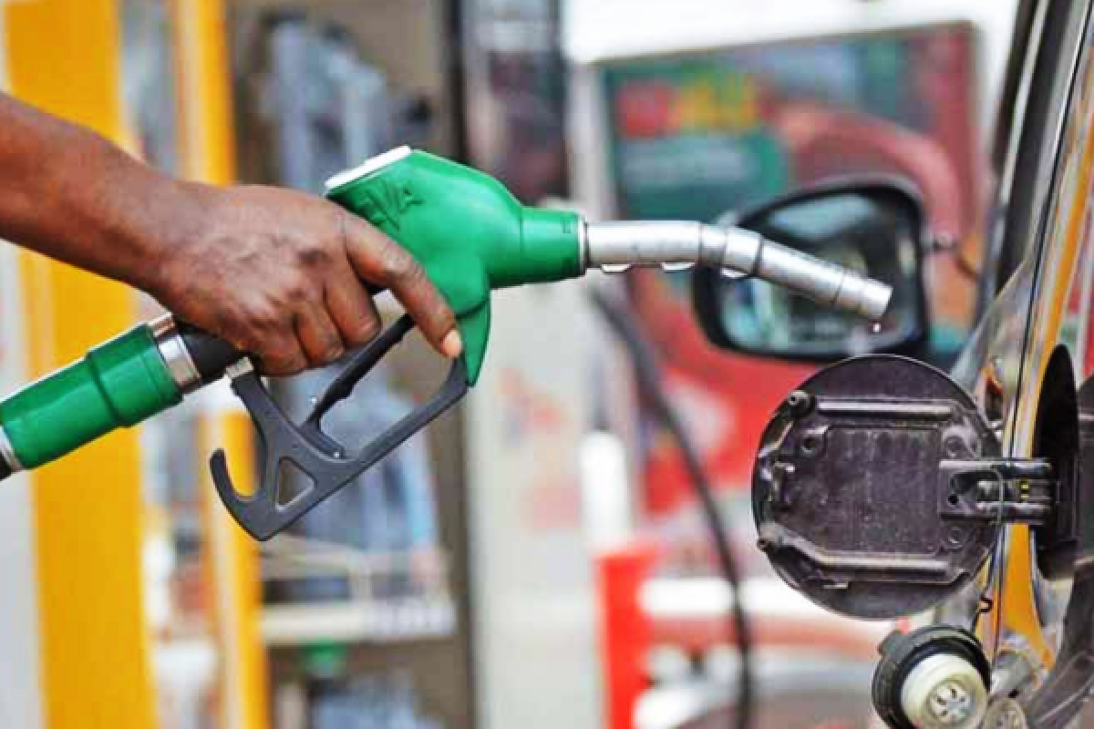 எரிபொருள் விலை குறைப்பு தொடர்பில் வெளியான தகவல் | Fuel To Be Reduced Decision End Of The Month எரிபொருள் விலை குறைப்பு தொடர்பில் வெளியான தகவல் | Fuel To Be Reduced Decision End Of The Month