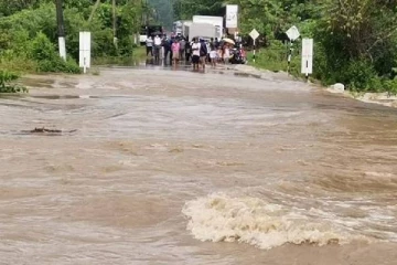 அம்பாறையில் வெள்ள நீரில் தவறி வீழ்ந்து விவசாயி ஒருவர் மாயம்!