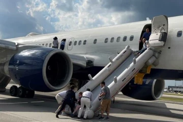 தரையிறங்கும்போது திடீரென ஏற்பட்ட அசம்பாவிதம்; தெய்வாதீனமாக தப்பிய பயணிகள்!