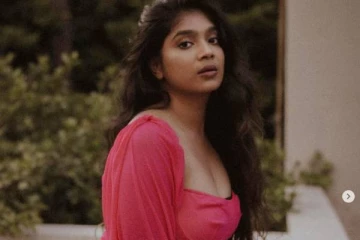 முரட்டுத்தனமான போஸ் கொடுக்கும் விஜே பார்வதி!! மிரண்டு போகும் ரசிகர்கள்..