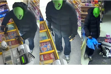 கனடாவில் வேற்றுக்கிரக வாசி போல் வேடமிட்டு கொள்ளையிட்ட நபர்!