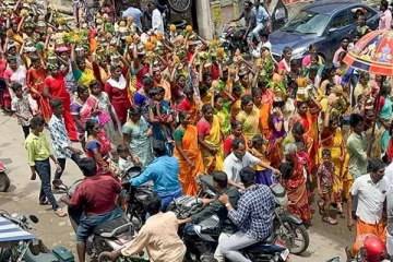 கடலூர் சோலை வாழியம்மனுக்கு பால் குடம் எடுத்து பக்தர்கள் வழிபாடு